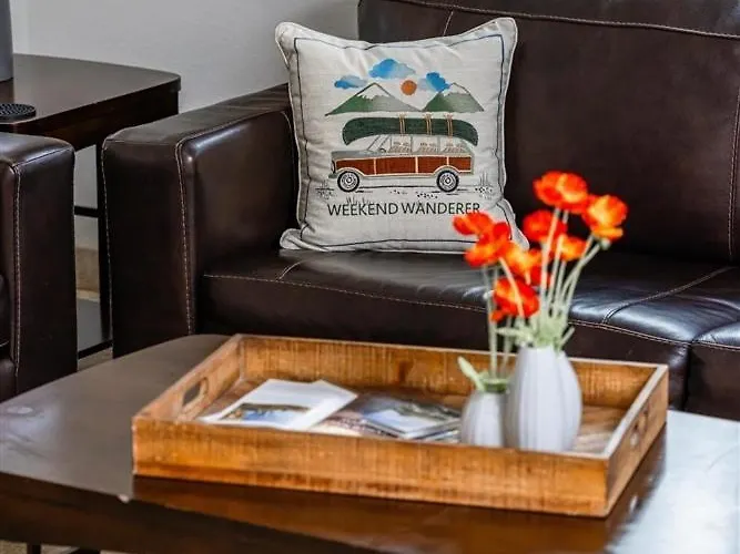 Apartment Fully Furnished 1br Suite-prime Location 110 Scottsdale