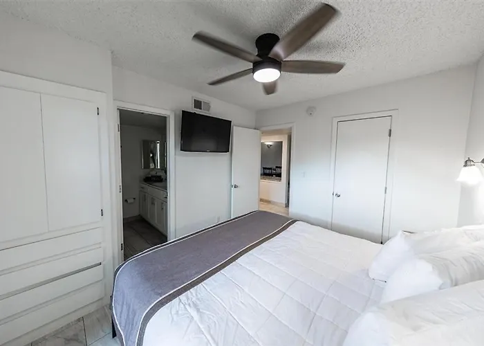 Fully Furnished 1br Suite-prime Location 110 Apartment